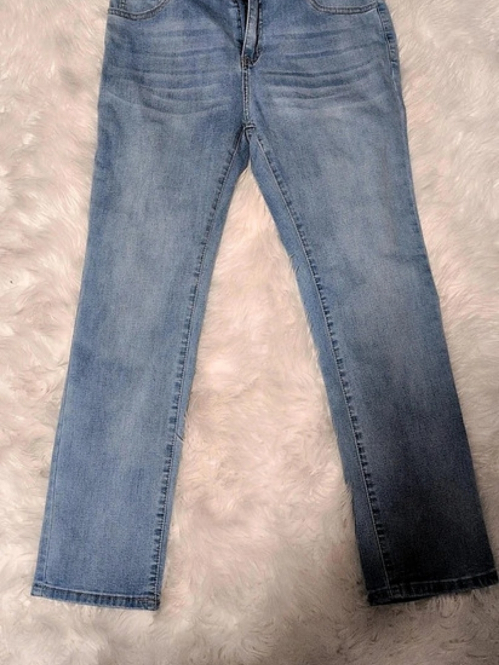 New Straight Leg Blue Light Wash Jeans W32 L32